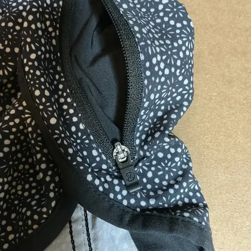Lululemon  Athletica floral Black and White Patterned Shorts size 6