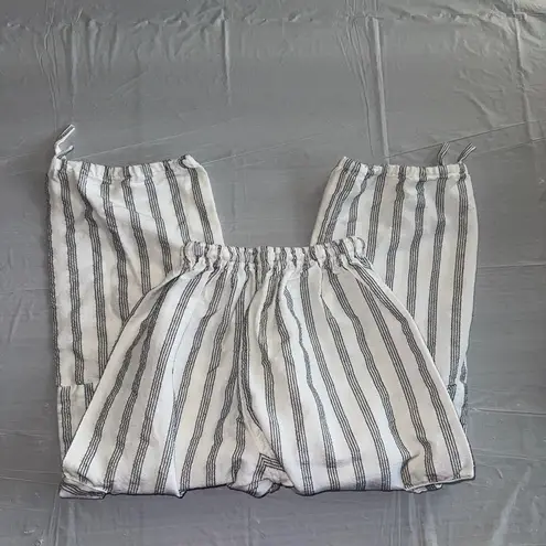 White and Dark Grey Cotton Blend Cargo Capri Pants Size XS