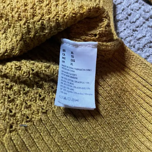 American Eagle Woman's XL Mustard Yellow Long Sleeve Knit Shirt