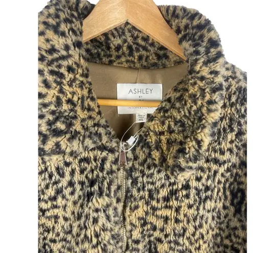 Ashley by 26 International Leopard Print Cozy Full Zip Lined Full Zip Size XL