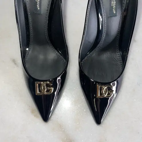 Dolce & Gabbana New DG Plaque Pointed Toe Pump in Black Patent Leather
