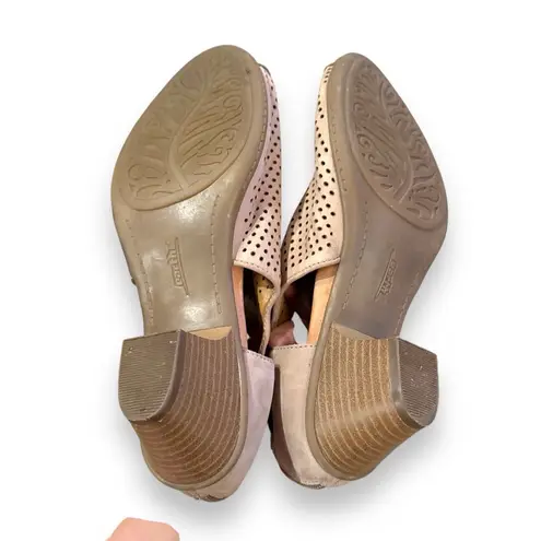 Earth Intrepid Nubuck Perforated Peep Toe Taupe Heel Booties Sz 8 Tan