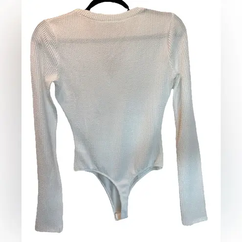 Lulu's White Textured V