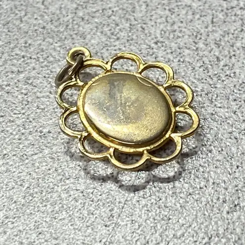 Vintage Gold Tone Scalloped Edge Red Enamel Abalone Flower Charm Oval Pendant