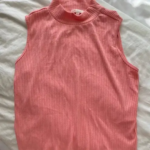 Gianni Bini GB ( Juniors) sleeveless mock neck cropped top in peach / pink. Large