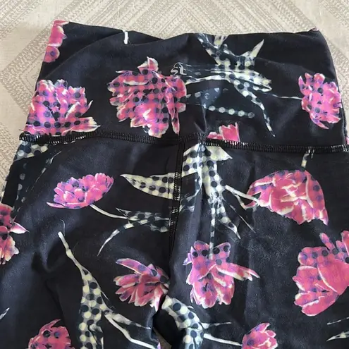 Strut this Women’s Navy Blue With Pink Floral Printed High Waist Leggings