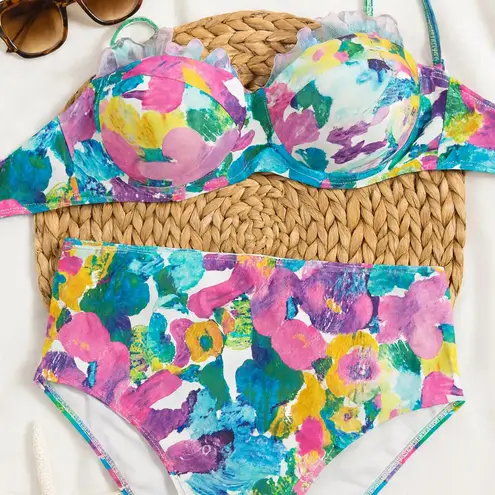 None Bikini - Floral 3 Piece Set Bikini and Sarong Size Small EUC