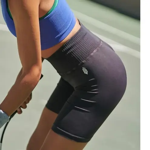 Free People  Movement Good Karma Ruched Shorts NWT Blk/Noir Size XS/S Tummy Tuck