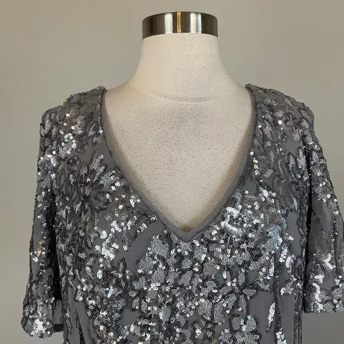 Alex Evenings Sequined Cocktail Dress Size 14W Silver Short Sleeve V-Neck Sheath - Image 5