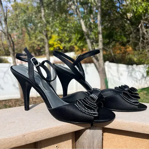 Nina Shoes Nina Women’s Black Satin Strappy Sandals Bow Rhinestones 3.5” Heels Size 7.5