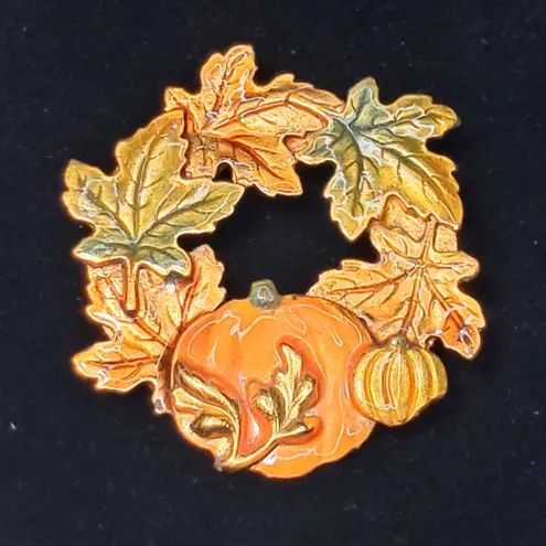 Vintage KC Green Orange Harvest Pumpkin Maple Leaves Enamel Wreath 2"