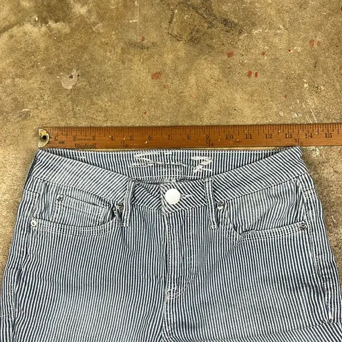 Seven7 railroad stripe Bermuda shorts
Size: 4