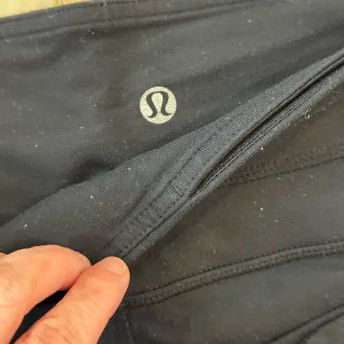 Lululemon *Flawed  Athletica Black wideleg reversible Capri Leggings