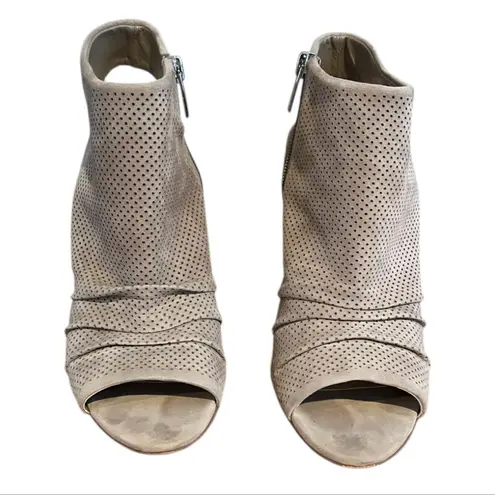 Vince Camuto Kentvi Peep Toe Booties Sandals Women’s 8M Tan Cut Out Heels Zip Size 8