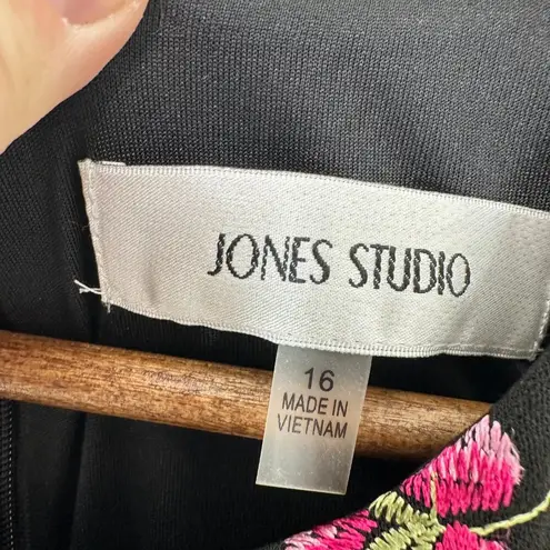 Jones Studio Size 16 Black Boatneck Dress Pink Embroidered Floral Scalloped Hem