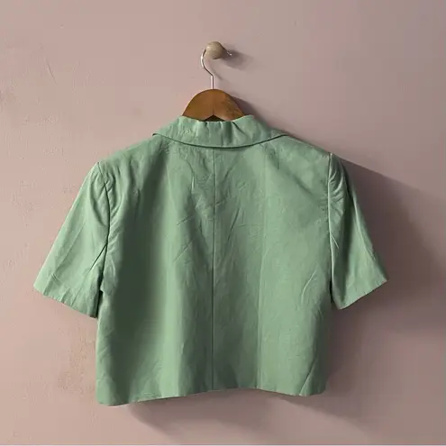 Maison d’ Amelíe Pastel Light Green Cropped Short