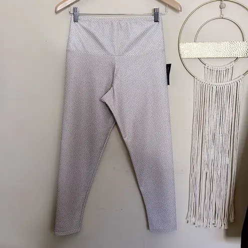 Onzie nwt // fishnet capri leggings RARE