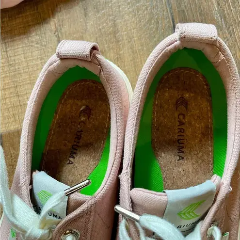 Cariuma Oca Low Canvas Sneakers in Rose Pink Size 7