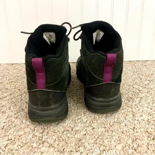 Merrell Woman’s Thermo Shiver 6” Waterproof Boots in Black and Purple