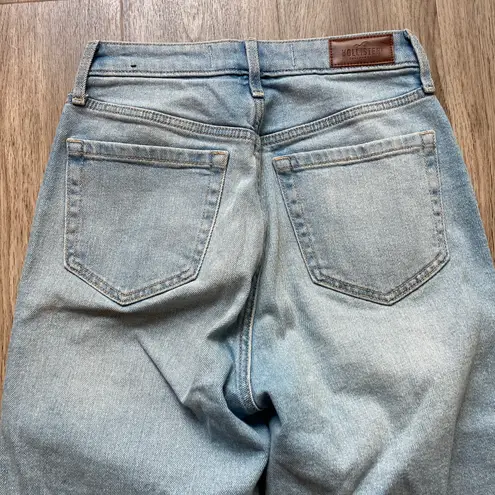 Hollister  Super High Rise Light Wash Distressed Straight Leg Jeans Size 25