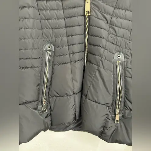 Guess  Women’s Medium Black Quilted Puffer Jacket Warm Stylish Hooded Winter Coat