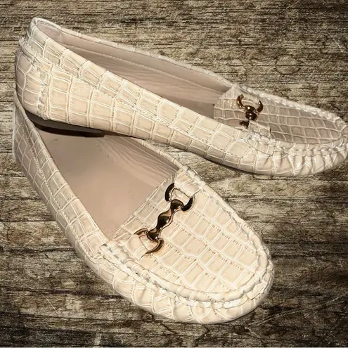 Truffles cream colored faux croc style slip on loafers! Ntn Gold Size 7