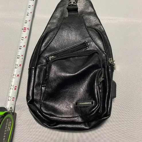 USB Charging Sling Backpack Purse Adjustable Strap Multiple Zipper Pockets Black