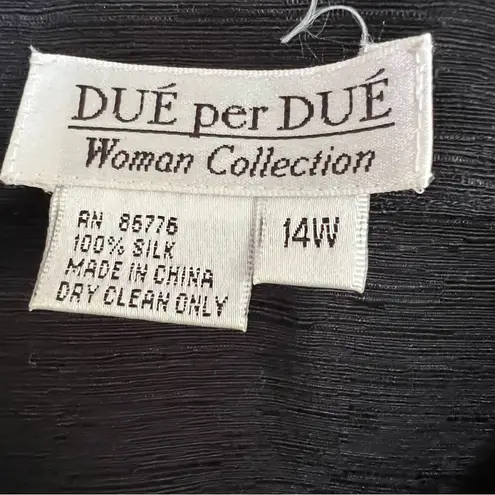 DUE per DUE Vintage Womens Button