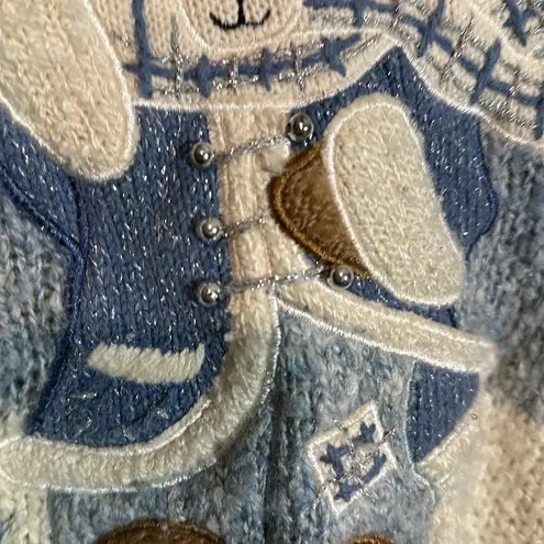 Mandal Bay Vintage 1990s Y2K Blue Winter Scene Bear Snowflakes Sweater Medium?