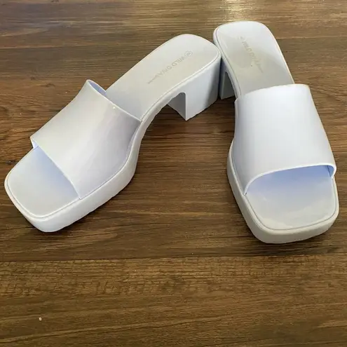 Wild Pair sz 8 light blue chunky open toe slides sandals