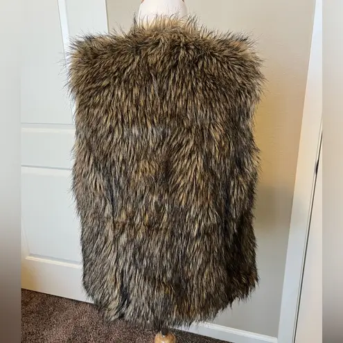 Full Tilt Women’s  FAUX FUR VEST. Size Medium