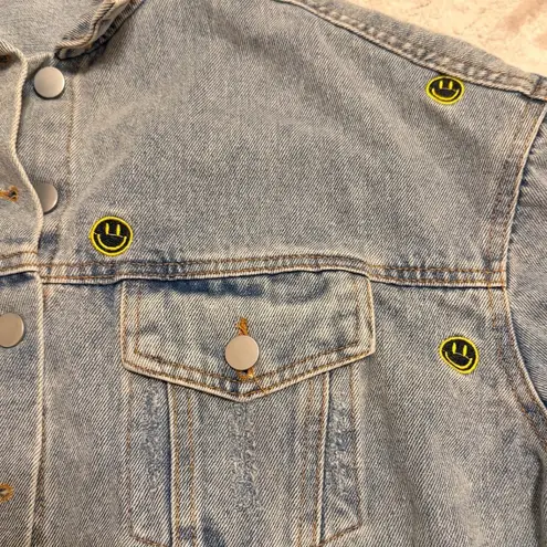 Cloud Ten Women's Size M Smiley Face Patch Cropped Denim Jean Jacket Grunge