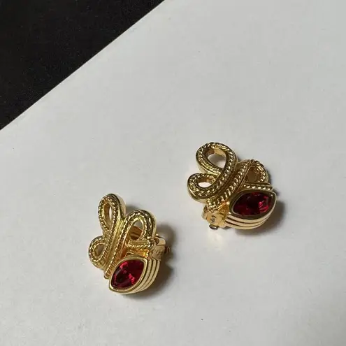 Swavorski Swarovski Crystal (Swan Signed) Gold Tone & Rudy Red Clip On Earrings Signed