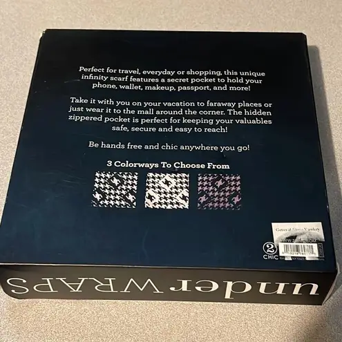 2 Chic Womens Infinity Scarf One Size Geo Print Hidden Zipped Pocket New Tan