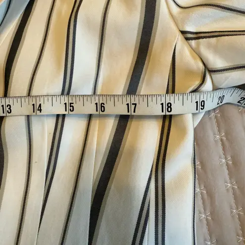 Lafayette 148 Marie Striped Silk blend Blazer. Size 4 Black