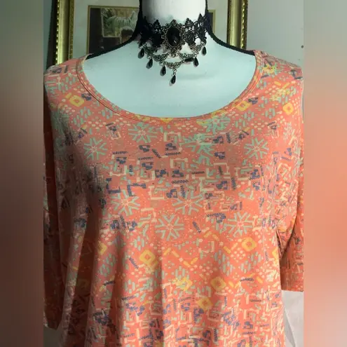 LuLaRoe  Irma Geometric Print Top - Image 3