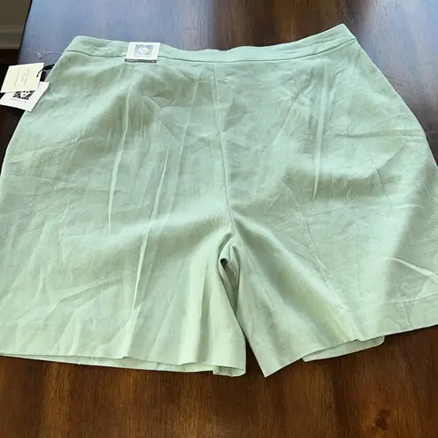 Anne Klein  jade green shorts sz.16 NWT