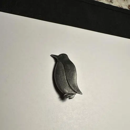Penguin Bird Brooch Pin Pewter Tone