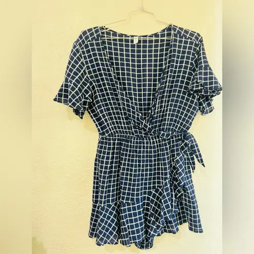 BP . Nordstrom Glen Plaid Wrap Short Sleeve Shorts Romper. Size Med blue & white