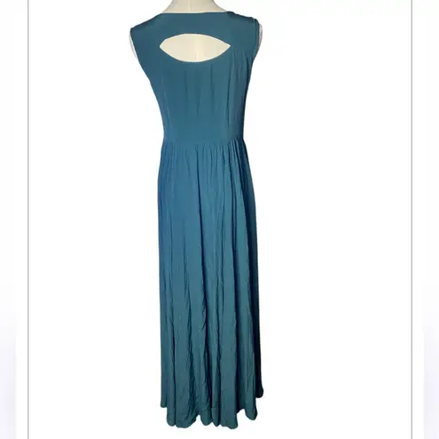 • Label Ritu Kumar Green Blue 3D
Floral Embroidered Viscose Maxi
Dress
S