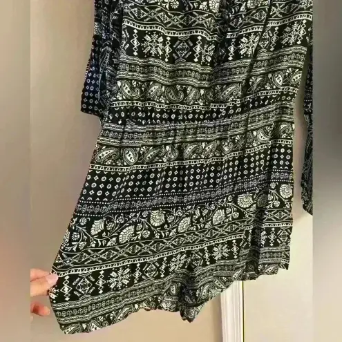 Flying Tomato Flying tomatoes romper bell sleeves paisley print‎ boho elastic waist. Large