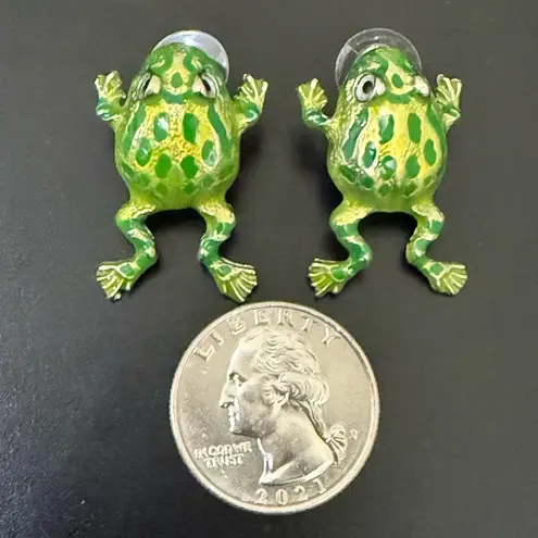 Unsigned Enameled Green Frog Earrings 9g.