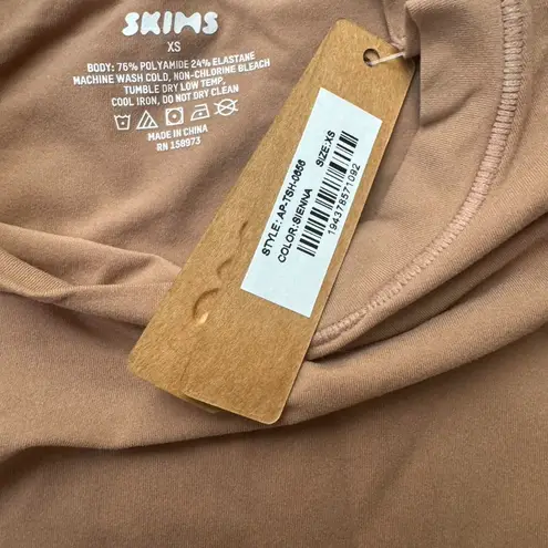 SKIMS fits everybody super cropped t shirt in sienna