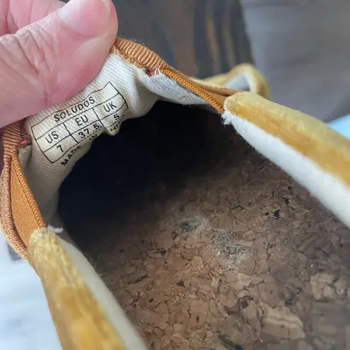 Soludos  Velvet Women's Size 7 Gold Loafer Sneaker Peacock Embroidered Slip On