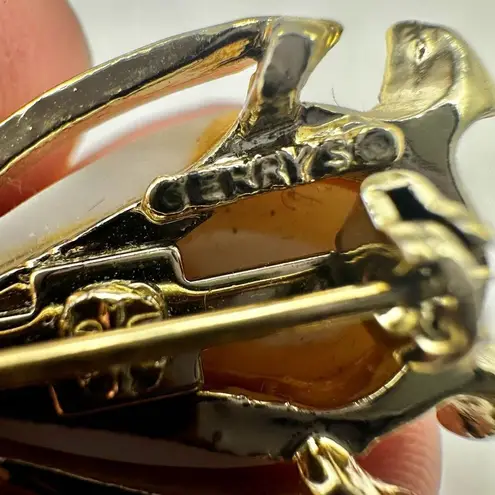 Gerrys vintage white and gold penguin brooch Gold