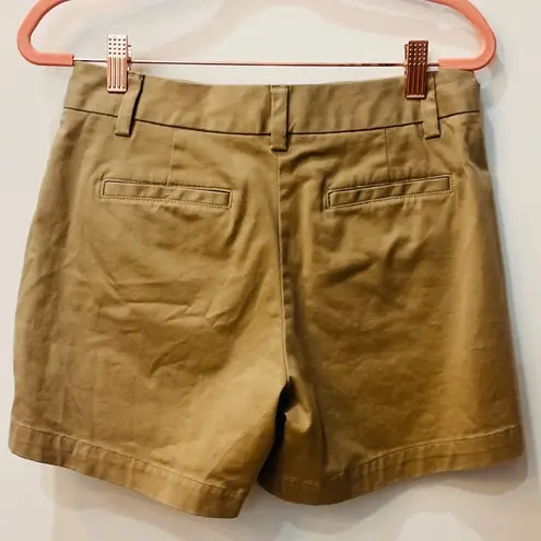 Lands' End Woman’s Lands’ End classy khaki shorts sz 0