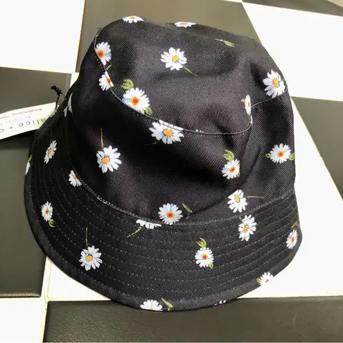 Alice + Olivia NWT  Reversible Daisy Bucket Hat Navy & White Floral 90s Y2K Vibes