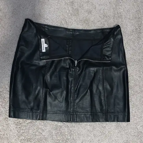 Newbury Kustom Black Faux Leather Mini Skirt Sz L