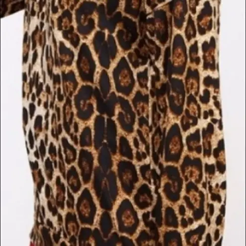 Vine & Love ‎Leopard V Neck Buckle Top