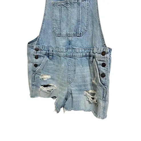 Abercrombie & Fitch  Womens Distressed Light Wash Denim Overall Shorts Size Small